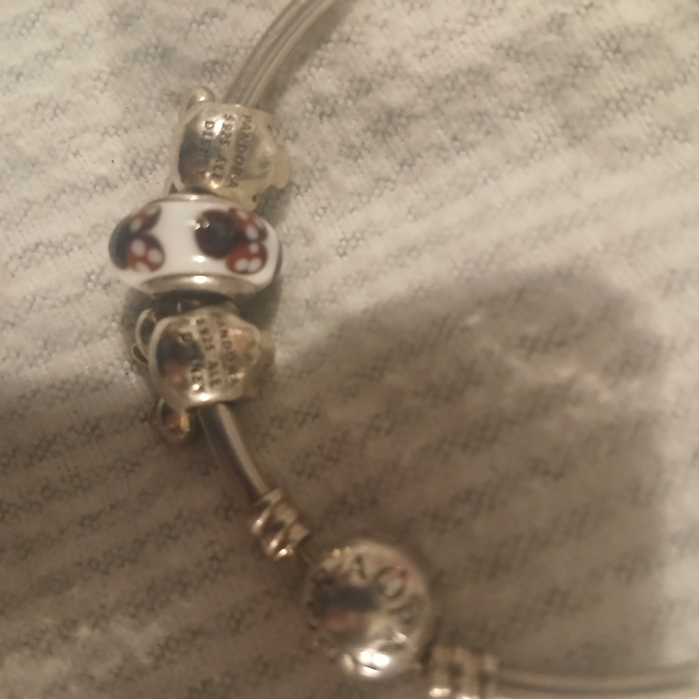 Mickey and Minnie Pandora charms - Picture 3 of 3